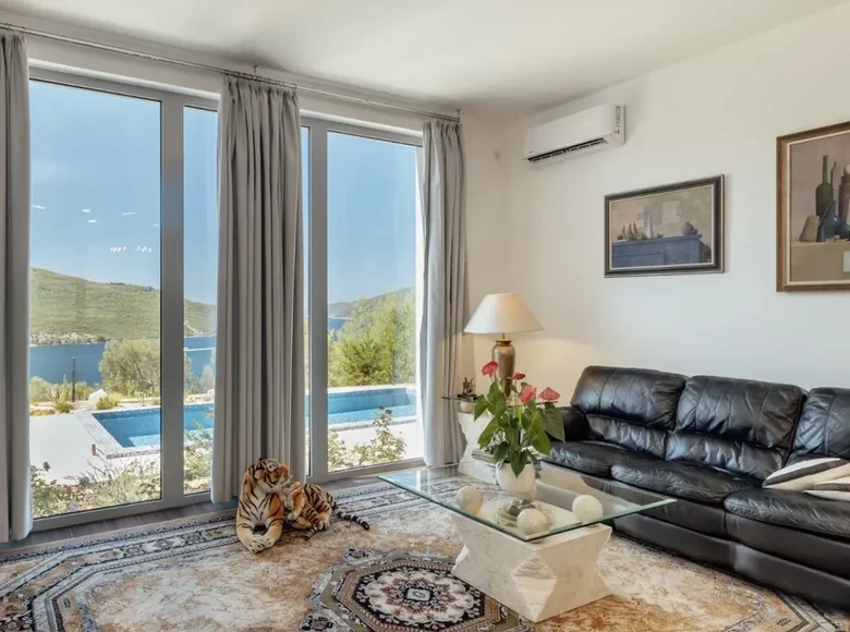 Villa de 4 habitaciones 296 m² Kumbor, Montenegro