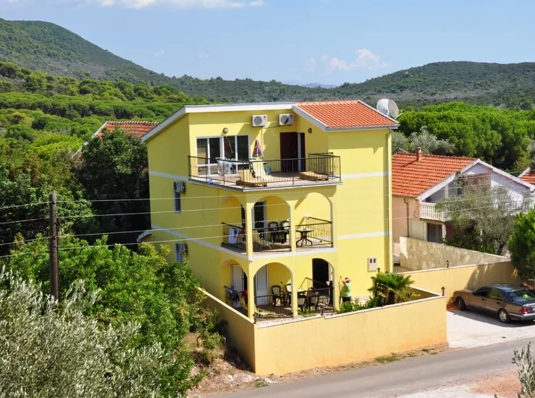 Casa 5 habitaciones 300 m² Herceg Novi, Montenegro