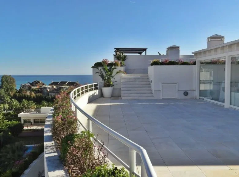 4 bedroom house 713 m² Marbella, Spain