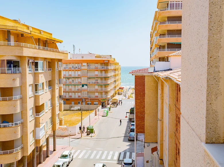 Mieszkanie 2 pokoi 78 m² Torrevieja, Hiszpania