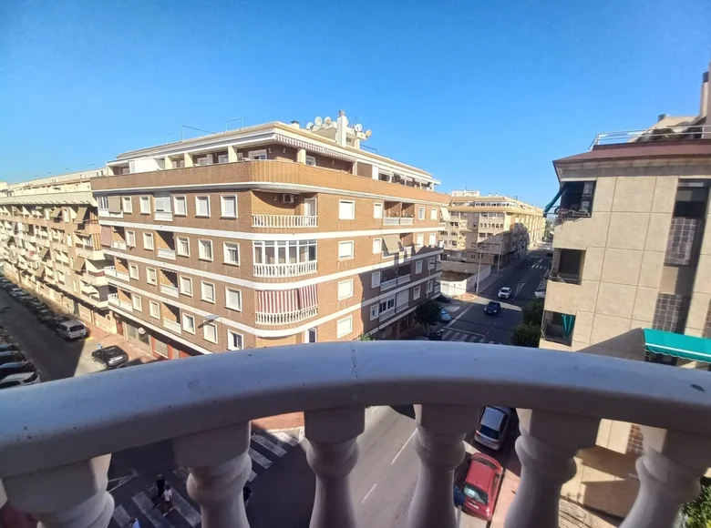 Mieszkanie 2 pokoi 70 m² Torrevieja, Hiszpania