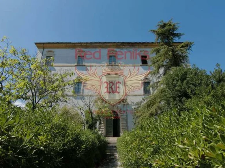 Villa de 6 habitaciones 2 000 m² Castorano, Italia