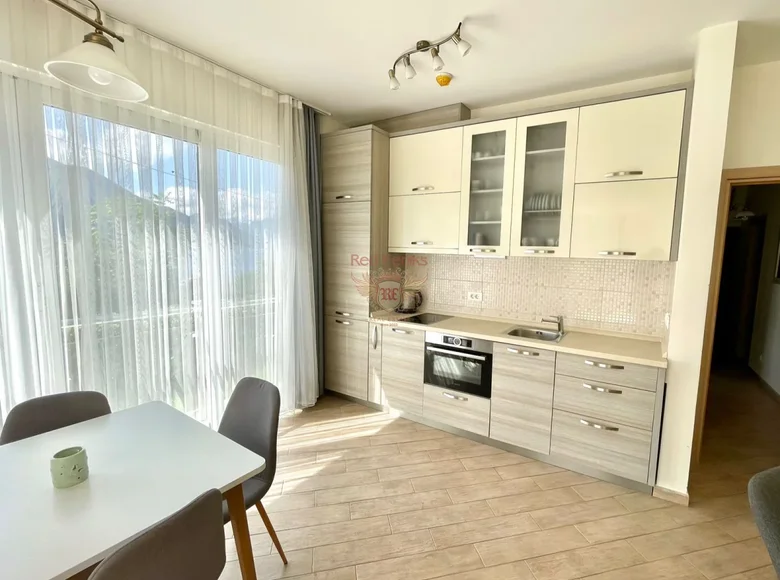 2 bedroom apartment 90 m² Dobrota, Montenegro