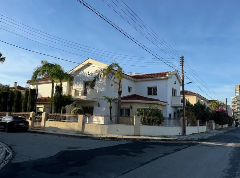 villa de 5 dormitorios 440 m² Municipio de Germasogeia, Chipre