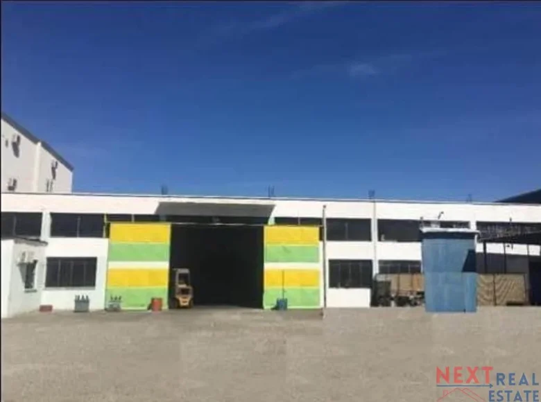 Entrepôt 560 m² à Kashar, Albanie