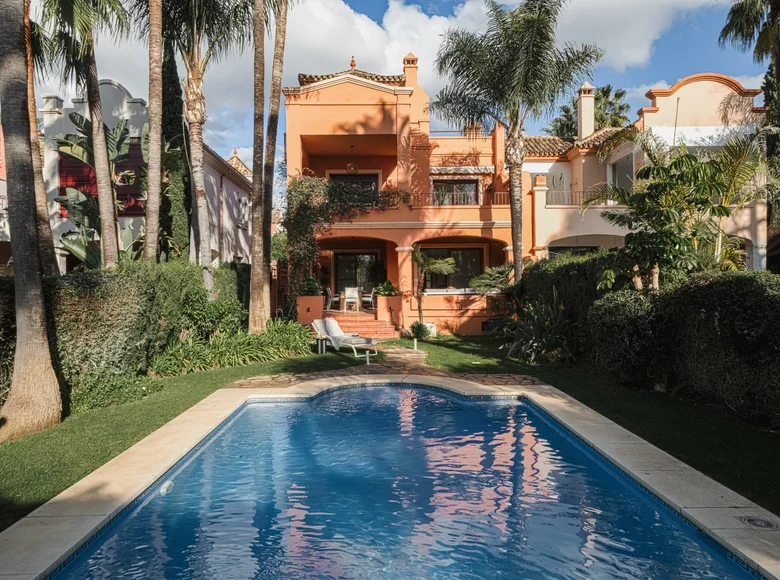 6 bedroom villa 623 m² Marbella, Spain
