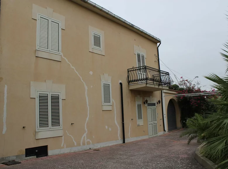 Villa de 4 dormitorios  Alessandria della Rocca, Italia