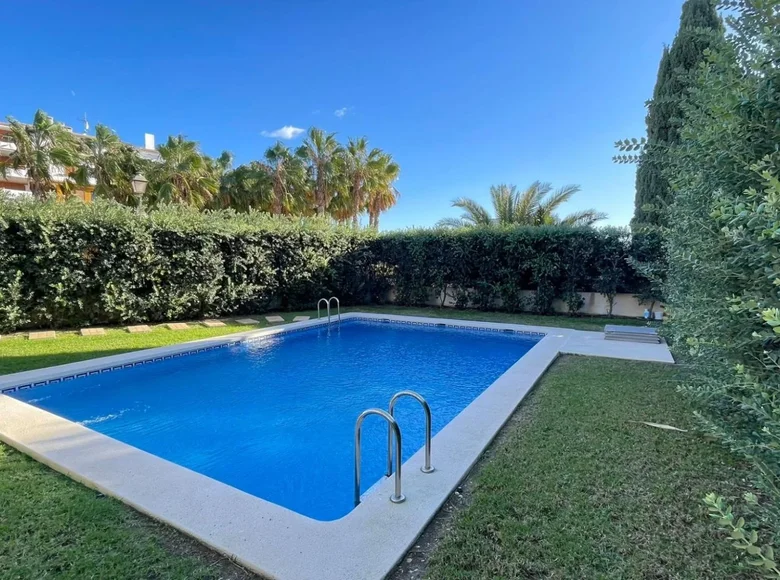 Mieszkanie 3 pokoi 146 m² Torrevieja, Hiszpania