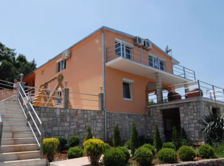 4 bedroom house 300 m² Utjeha, Montenegro