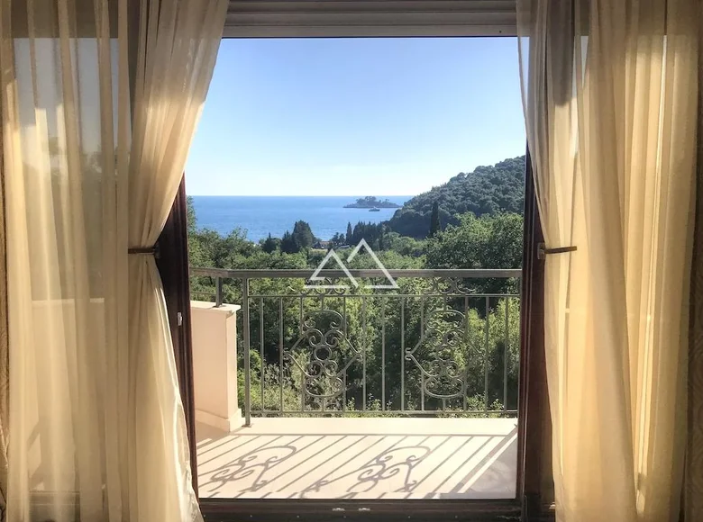 2 bedroom apartment 86 m² Petrovac, Montenegro