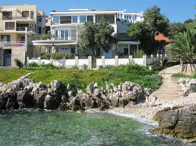 5 bedroom villa 497 m² Dobra Voda, Montenegro