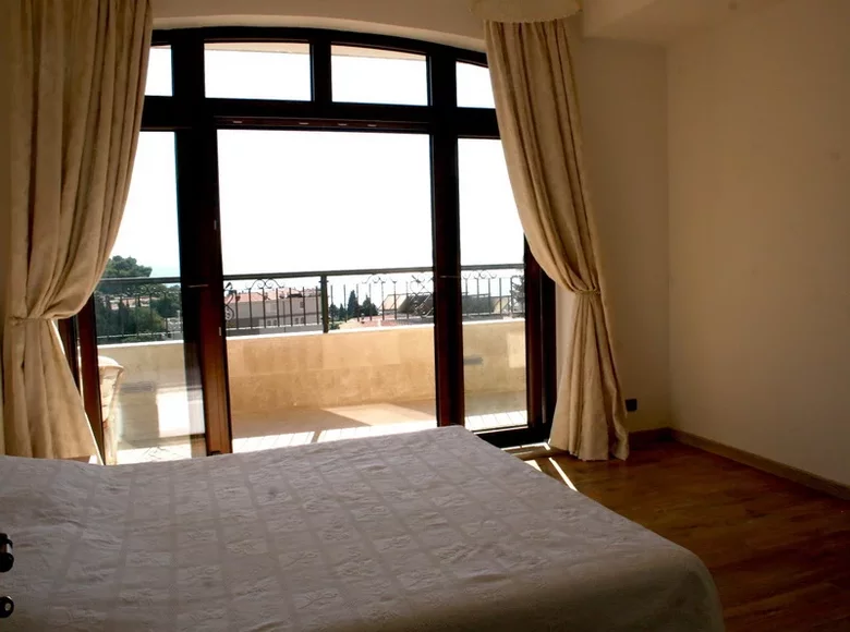 5 room villa 760 m² Станишичи, Montenegro