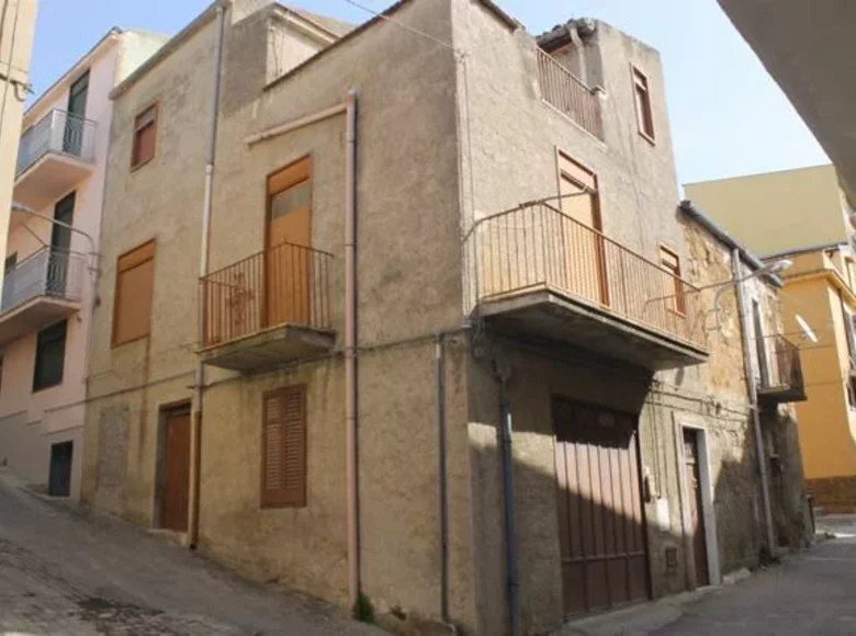 3 bedroom townthouse  Cianciana, Italy