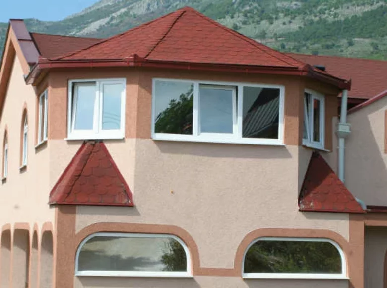House 1 000 m² Podgorica, Montenegro