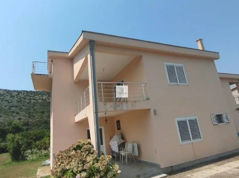 Haus 10 Schlafzimmer 430 m² Tomba, Montenegro
