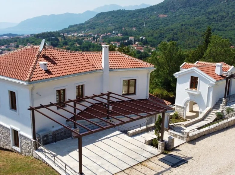 5 bedroom villa 320 m² Kavac, Montenegro