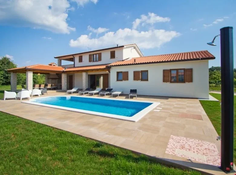 Villa de 4 dormitorios 210 m² Rabac, Croacia