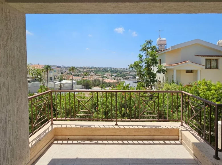 Mieszkanie 3 pokoi 115 m² Chloraka, Cyprus