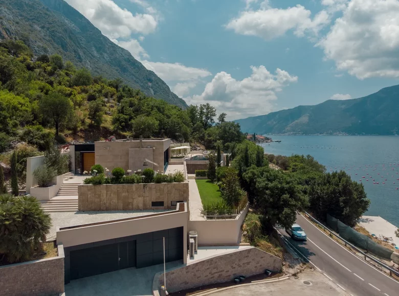 4 room villa 526 m² Kotor, Montenegro