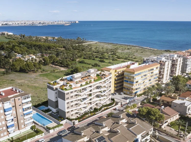 Mieszkanie 3 pokoi 120 m² Torrevieja, Hiszpania