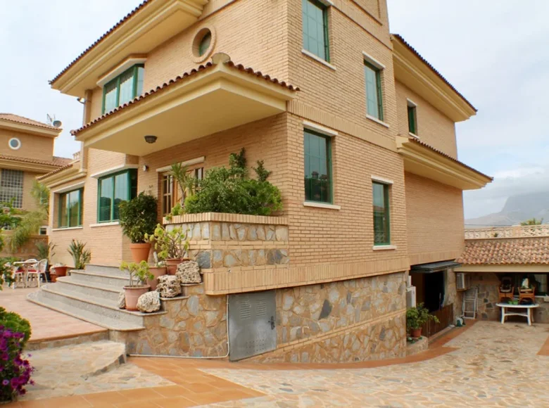 6 bedroom villa 600 m² Benidorm, Spain