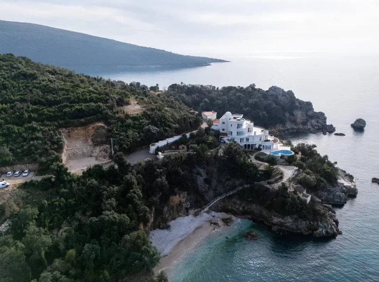Land  Kunje, Montenegro