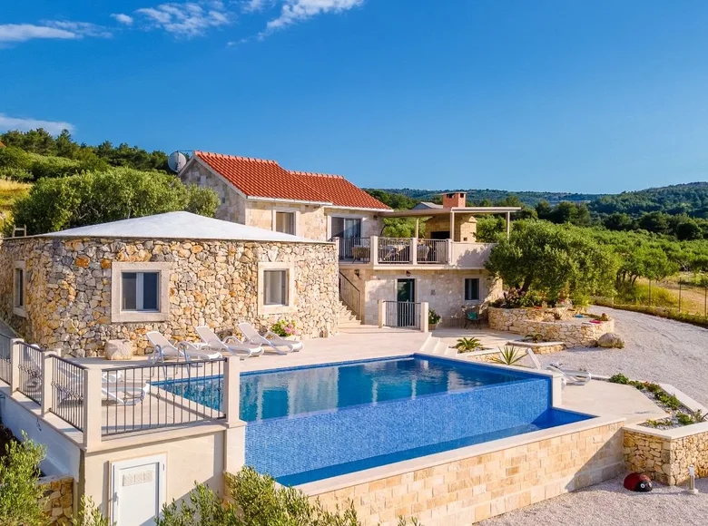 Villa de tres dormitorios 150 m² Dracevica, Croacia