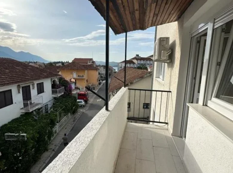 Wohnung 2 Schlafzimmer 70 m² Tivat, Montenegro