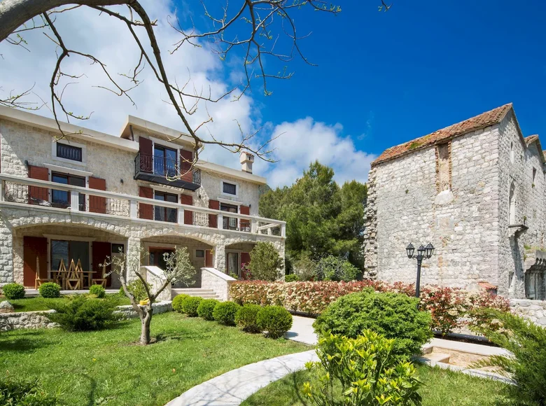 4 bedroom Villa 497 m² Prcanj, Montenegro