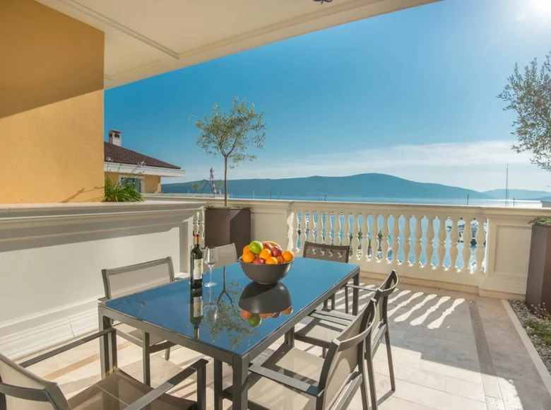 Mieszkanie 5 pokojów 190 m² Tivat, Czarnogóra