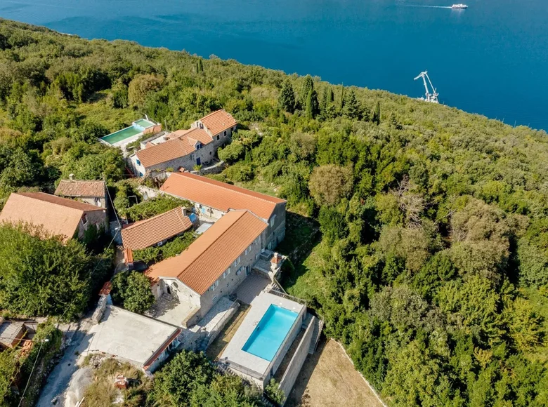 Casa 7 habitaciones 176 m² Herceg Novi, Montenegro