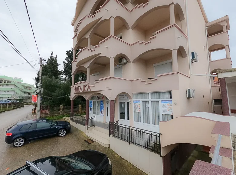 Hôtel 970 m² à Dobra Voda, Monténégro