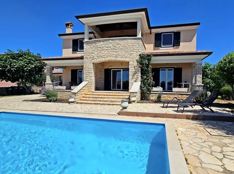 5 bedroom villa 235 m² Porec, Croatia