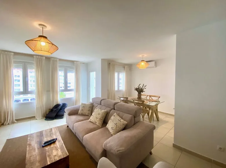 Mieszkanie 3 pokoi 130 m² Marbella, Hiszpania