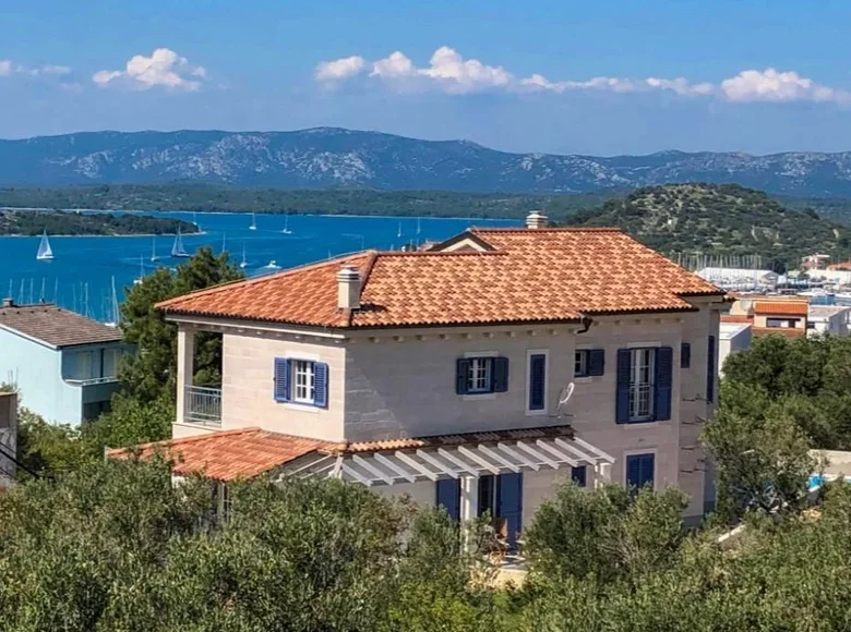 Villa mit 2 Schlafzimmern 150 m² Sibenik, Kroatien