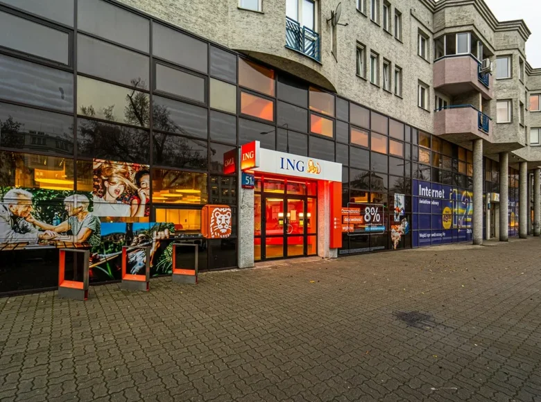 Propiedad comercial 331 m² en Varsovia, Polonia