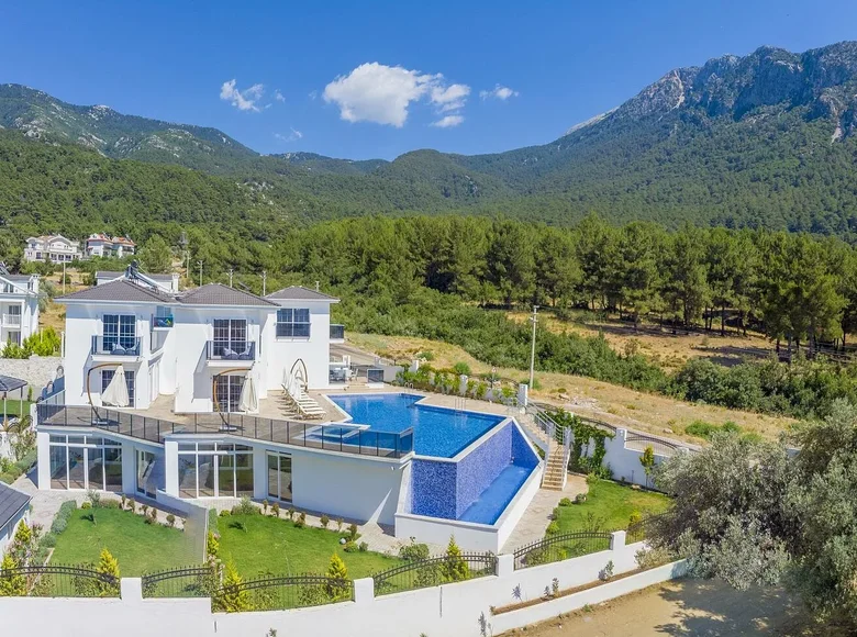 4 bedroom Villa 530 m² Oludeniz, Turkey