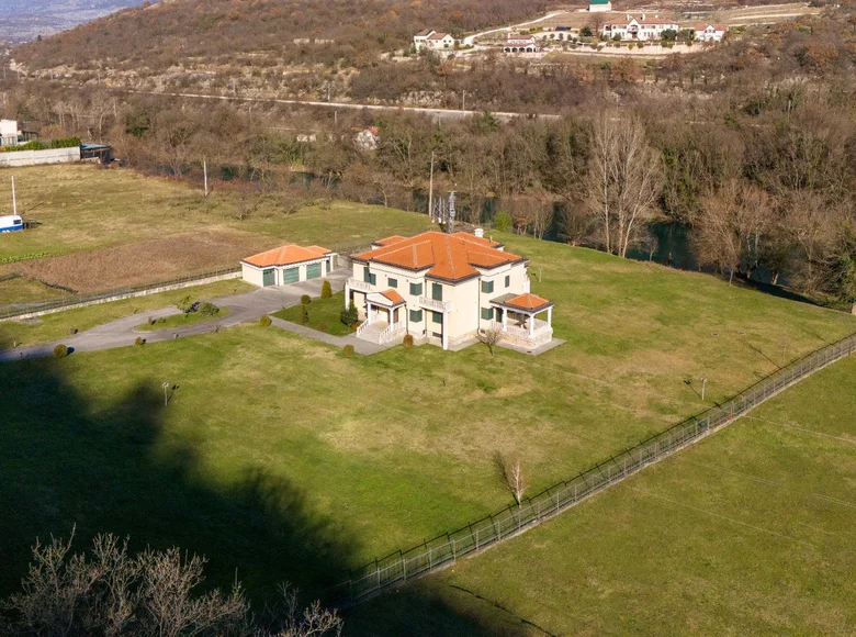 Villa 13 habitaciones 600 m² Velje Brdo, Montenegro
