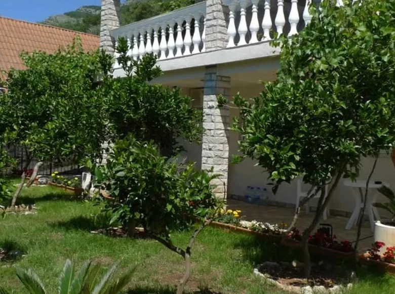 House 350 m² Baošići, Montenegro