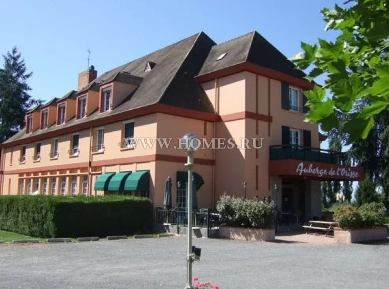 Commercial property 12 000 m² in France, France