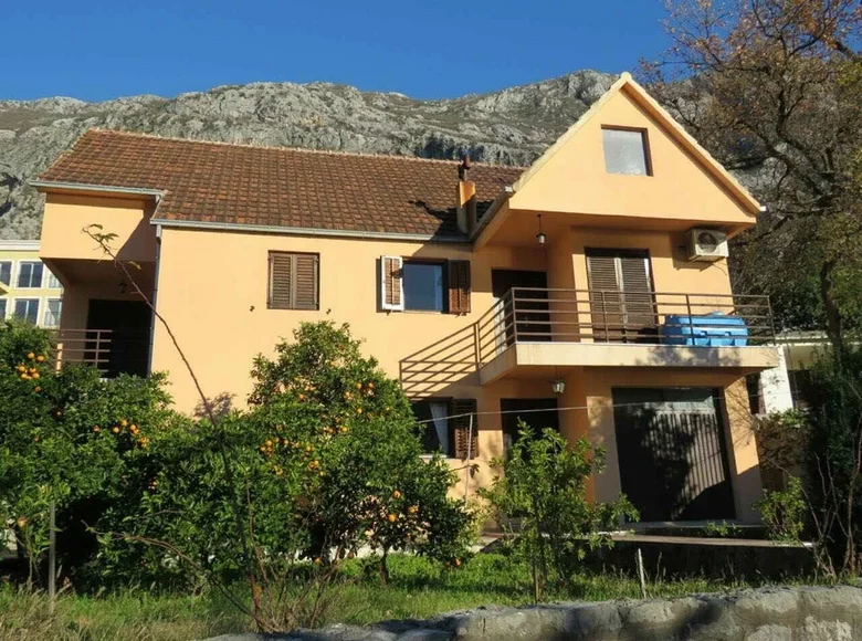 Apartamento 7 habitaciones 242 m² Dobrota, Montenegro