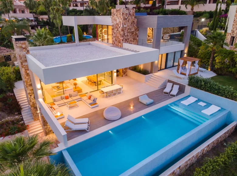 villa de 5 dormitorios 592 m² Marbella, España