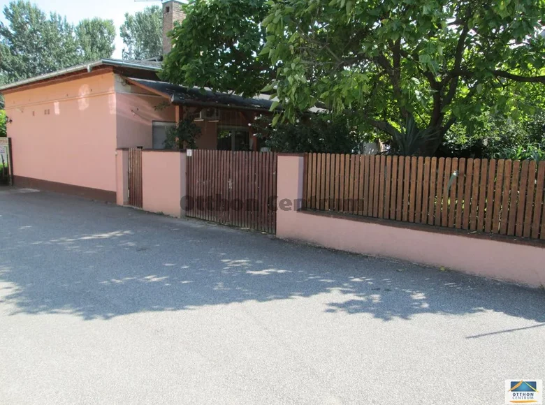 Commercial property 185 m² in Balatonlelle, Hungary