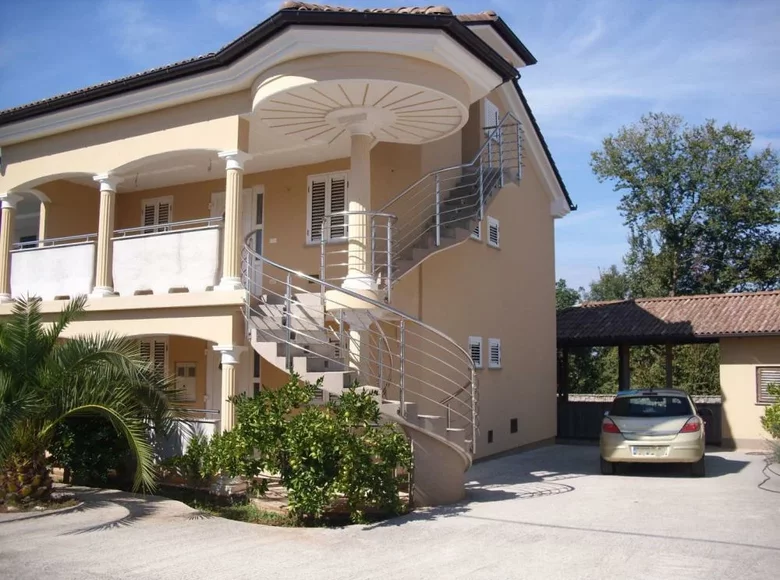 Hotel 160 m² en Mjesni odbor Poganka - Sveti Anton, Croacia