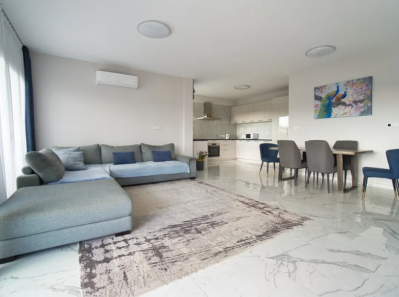 4 bedroom apartment 200 m² Koinoteta Parekklesias, Cyprus