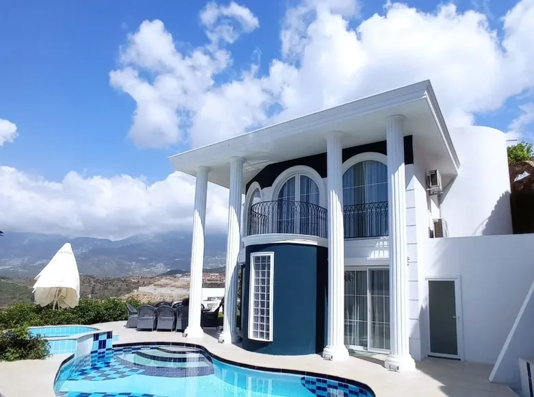 villa de 5 chambres 300 m² Muratpasa, Turquie