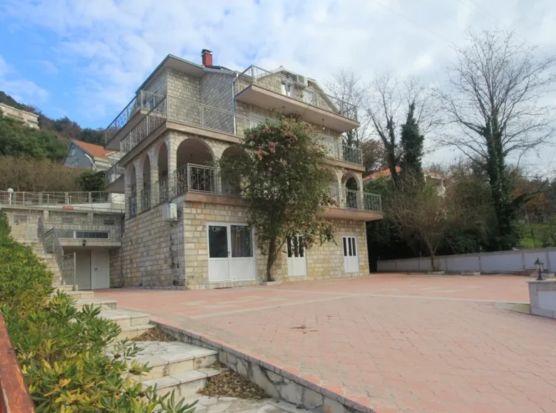 Apartamento 9 habitaciones  Herceg Novi, Montenegro
