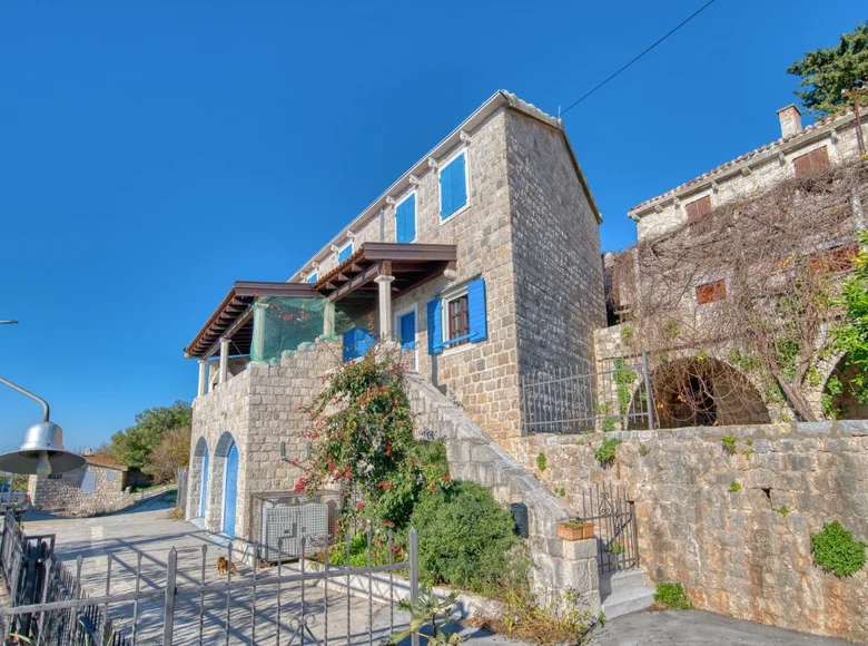 Villa de 9 habitaciones 311 m² Katun Rezevici, Montenegro