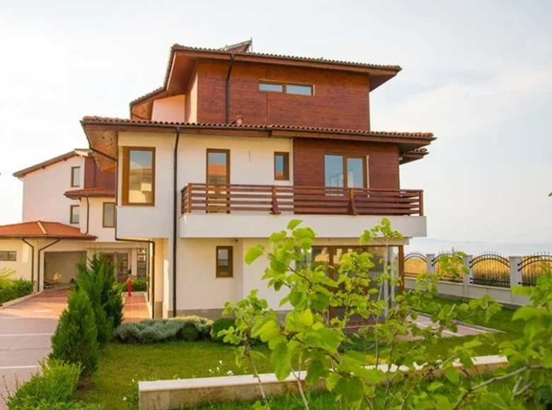 Mieszkanie 2 pokoi 70 m² Nesebyr, Bułgaria