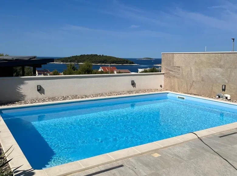 4-Schlafzimmer-Villa 303 m² Opcina Rogoznica, Kroatien